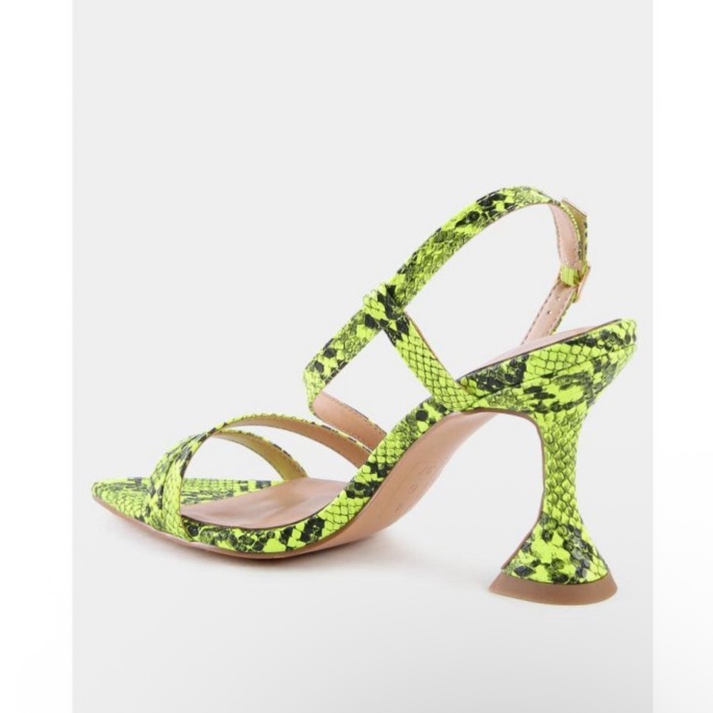 London Rag Women's Cherry Tart Yellow Snake Print Spool Heel Sandal size 9 - Picture 2 of 13